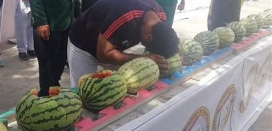بالفيديو.. ارتكب برأسه "مجزرة" بطيخ!