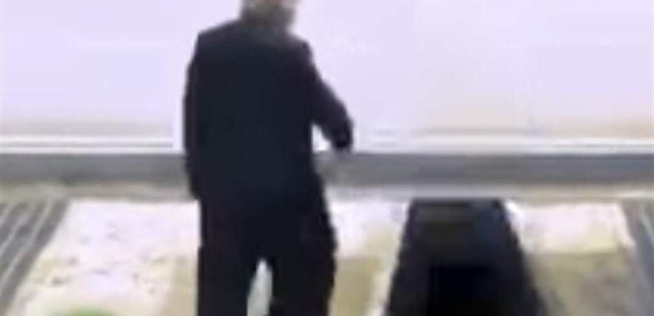 فيديو مرعب.. زعيم كوريا الشمالية يعدم أحد وزرائه الفاسدين على الهواء مباشرة!