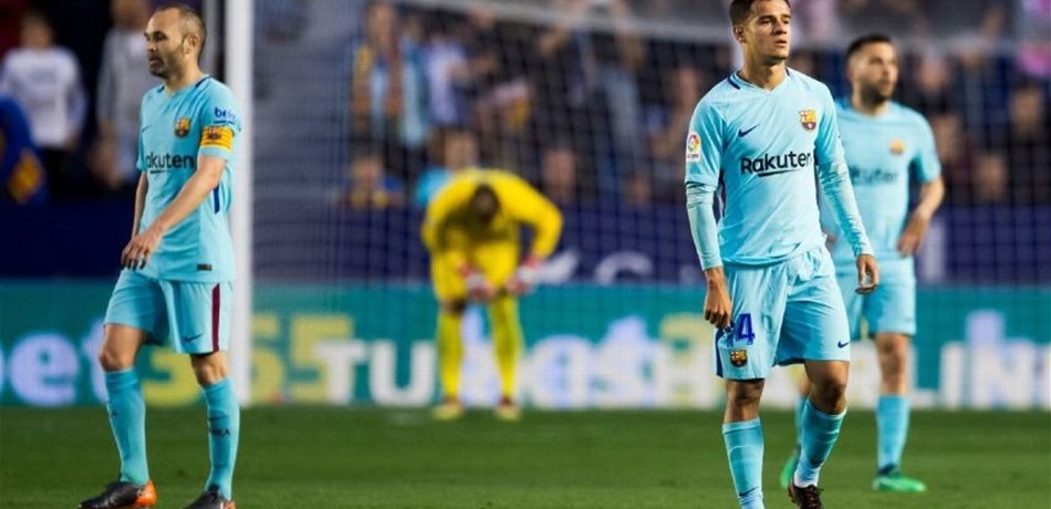 بعد هزيمة ليفانتي.. مدافع برشلونة يُنفى إلى انكلترا!