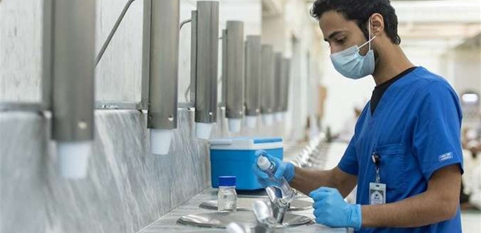 إجراءات سعودية مشددة بشأن ماء زمزم.. تحليل 100 عينة يومياً