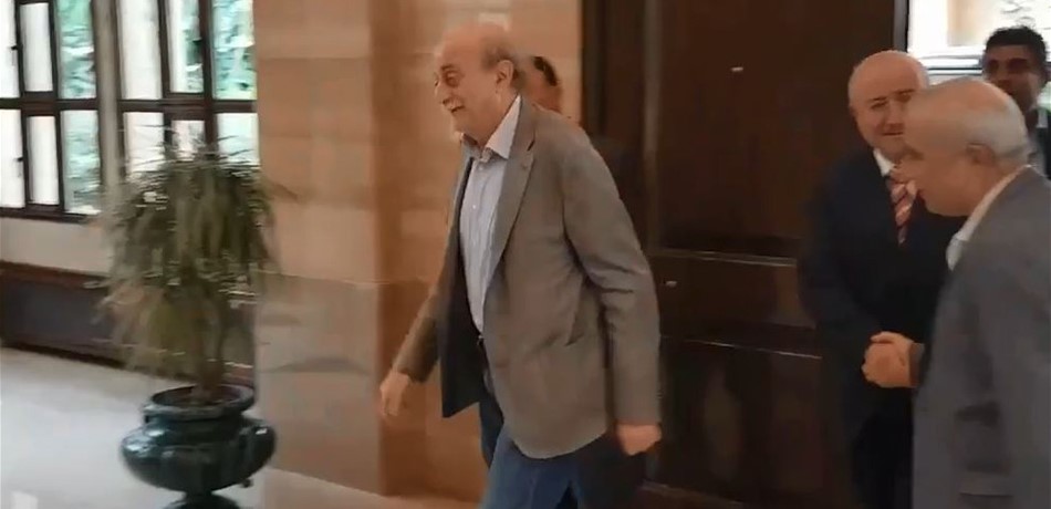 هذا ما قاله جنبلاط من عين التينة بشأن بري والفرزلي