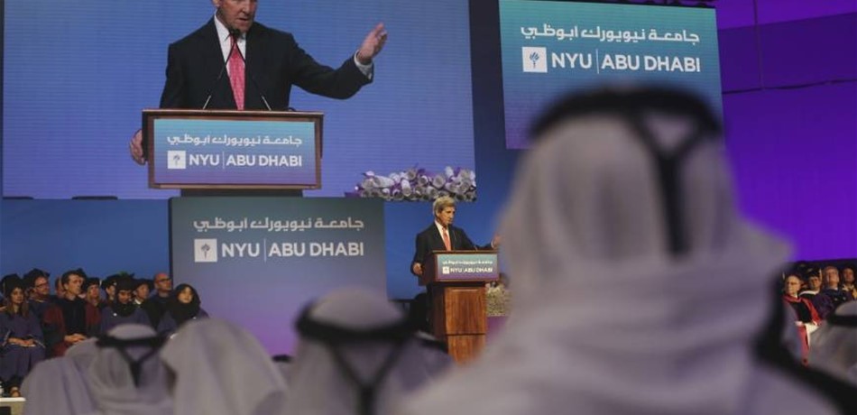 من الإمارات.. كيري ينتقد سياسة ترامب: في بلدنا "كذبة" تحرّك العالم!