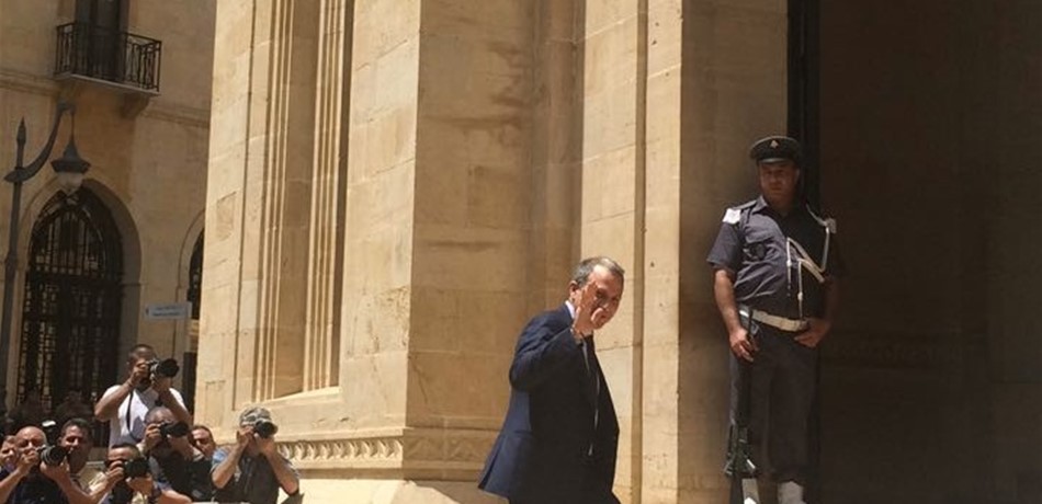 بالصورة: الثالثة ثابتة.. باسيل يدخل للمرة الأولى إلى البرلمان نائباً