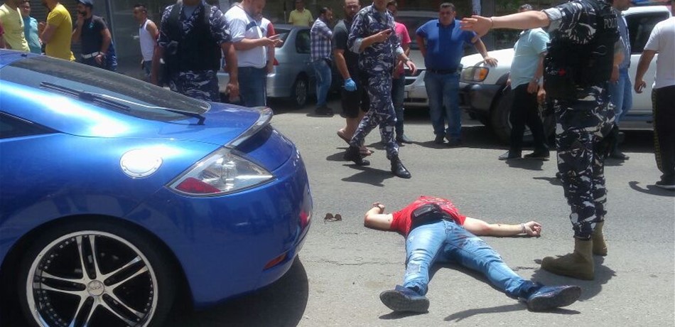 بالصور: لم يمتثل لأوامر حاجز قوى الامن.. فكان مصيره "طلقة"