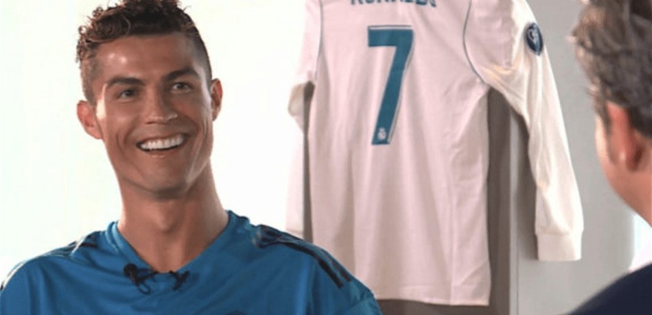 رونالدو يضحك بجنون بعد سؤاله عن نيمار!