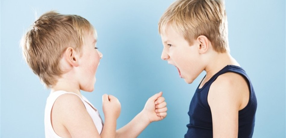 عندما يتشاجر أطفالك.. هذا ما عليك فعله! 