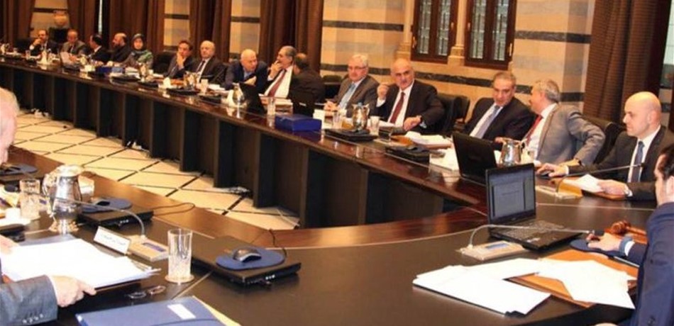 هل تتمسّك "القوّات" بالحقيبة السيادية؟