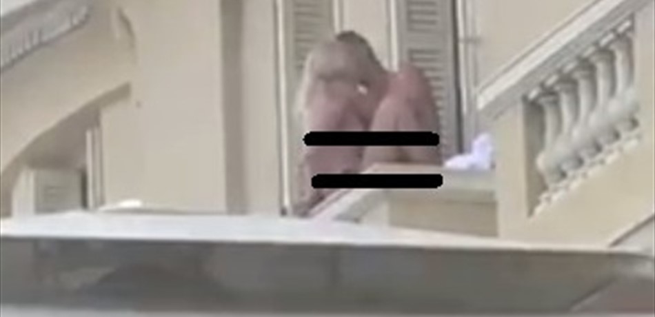 بالصور: فضيحة في فندق شهير.. "حميمية" كاملة على الشرفة!