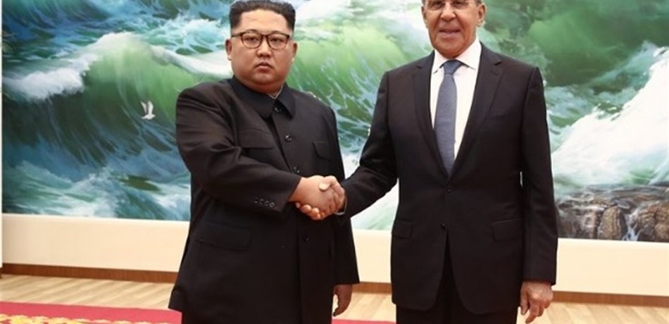 الزعيم الكوري الشمالي يستقبل وزير الخارجية الروسي في بيونغ يانغ 
