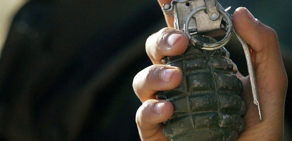 قنبلة في مكان رفع صورة لنصر الله.. والخبير العسكري يكشف عليها 
