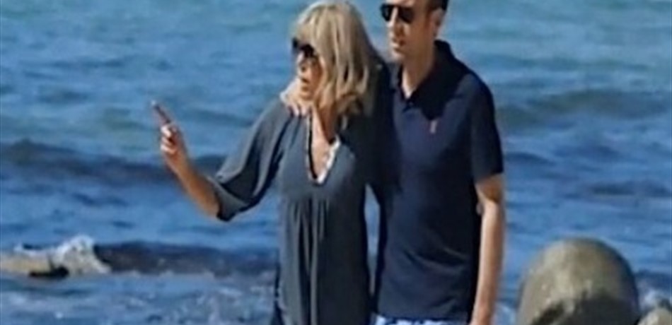 بالصورة: "French kiss" بين ماكرون وزوجته تُشعل إنستغرام!