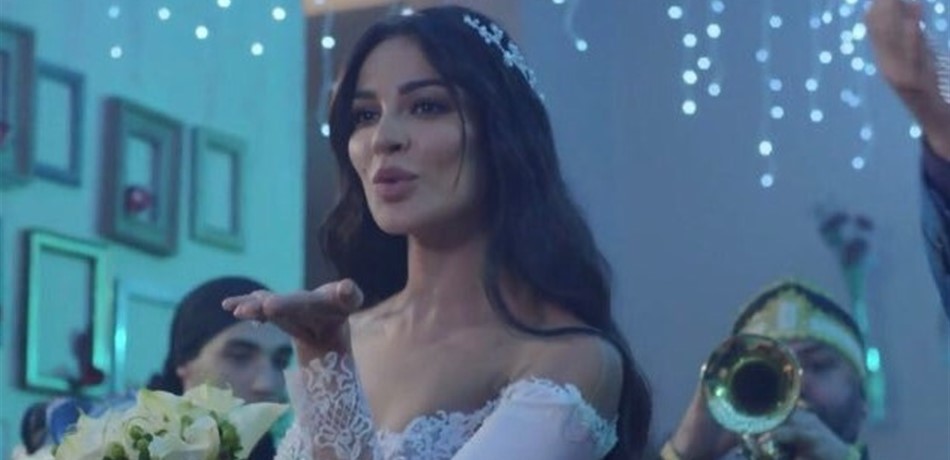 بعد زواجها من عابد فهد.. منى ابو حمزة تُهنئ نادين نسيب نجيم 
