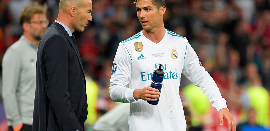 مفاجأة جديدة في ريال مدريد.. رونالدو أبلغ زملاءَه أنّه سيرحل!
