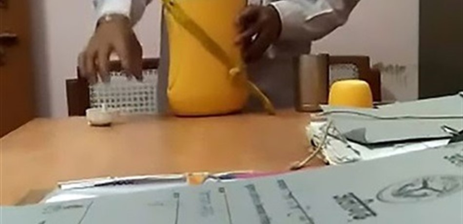 بالفيديو: موظف يبصق في كوب مديرته!