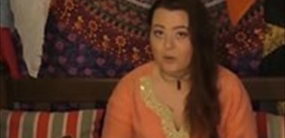 بالفيديو.. تدعي قدرتها على التنبؤ بالموت بفضل الرائحة!