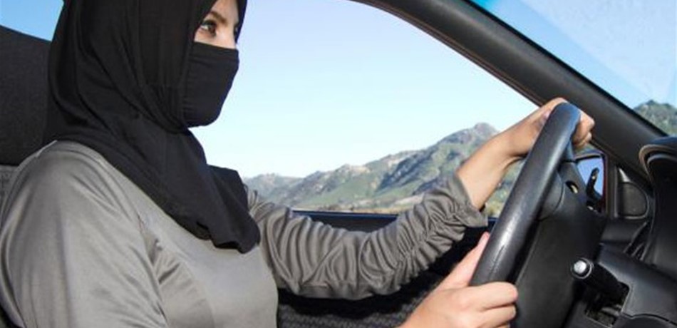 السعودية بدأت اصدار رخص قيادة سيارات للنساء