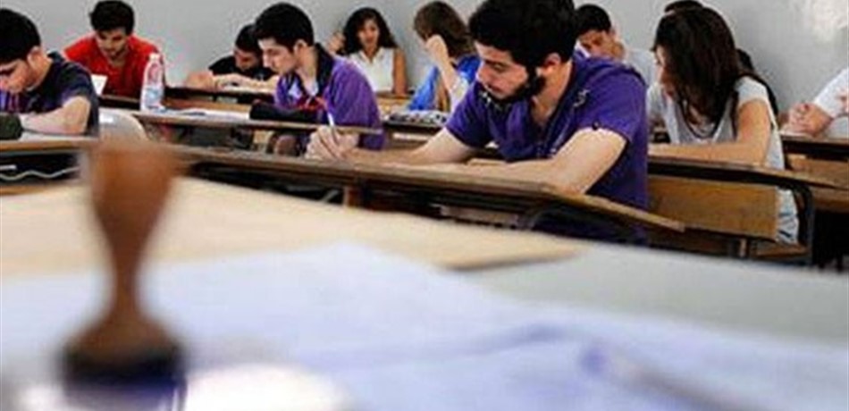 اليوم الأول من الإمتحانات الرسمية انتهى بهدوء.. ونقل طالبة من مركز لآخر
