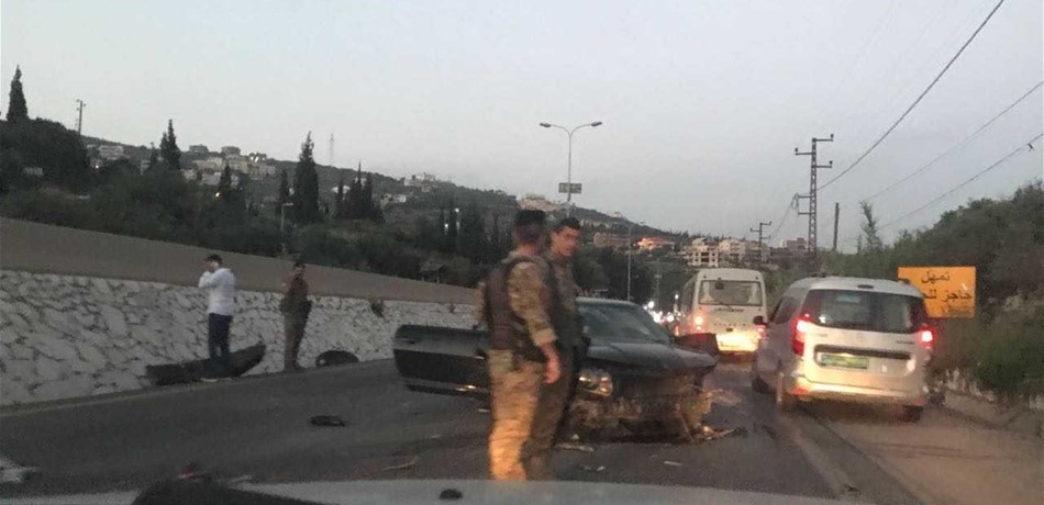 بالصور.. حادث سير عند حاجز المدفون!