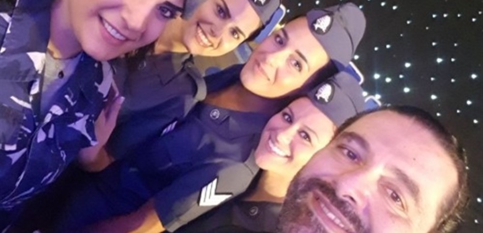 الحريري على دراجة لقوى الأمن.. وسيلفي مع عناصرها الإناث