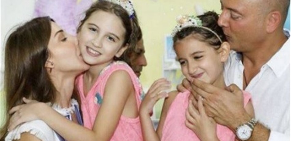 بالفيديو.. شاهدوا ماذا فعلت نانسي عجرم مع زوجها وابنتيها في السيارة