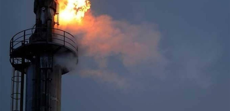 النفط يهبط.. والأنظار على قمة سنغافورة