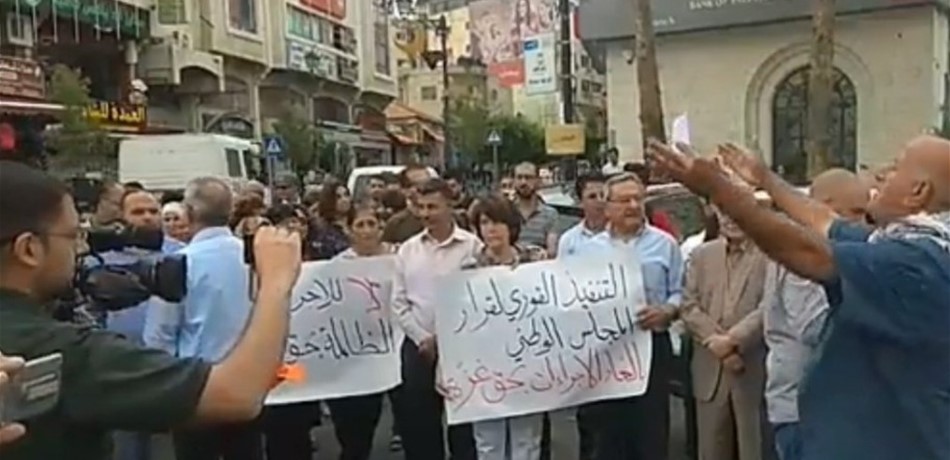 بالفيديو: وقفات احتجاجية في الضفة.. رفضاً للعقوبات على غزَّة!
