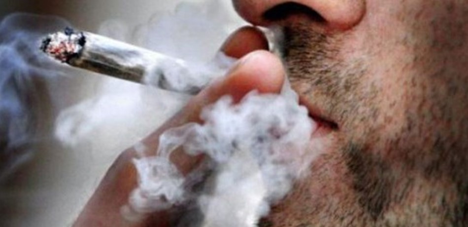 في لبنان.. يتعاطى المخدرات ويهدّد المواطنين بسكين!