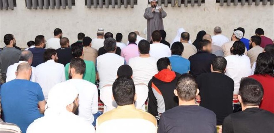 بالصورة: صلاة عيد الفطر في سجن رومية 