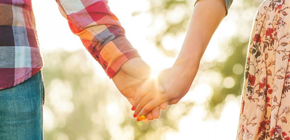 للمراهقة .. كيف تتجنبين الوقوع في فخ الحب الكاذب؟