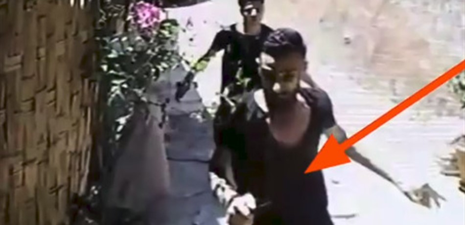 بالفيديو.. اقتحام منزل واعتداء بالسكاكين بسبب "العاب الخرز"