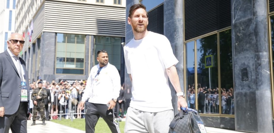 بالصور: المنتخب الأرجنتيني يصل الى الملعب.. والأنظار على ميسي