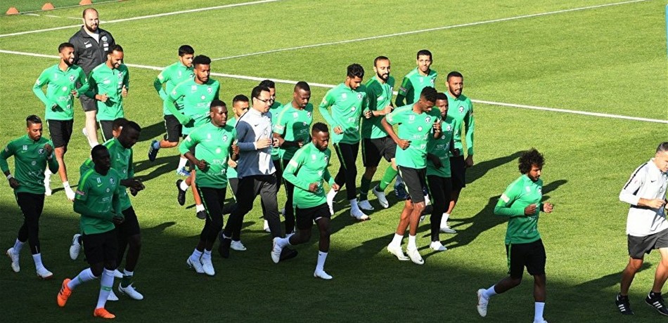 بالفيديو.. المنتخب السعودي ينجو من كارثة مميتة في روسيا