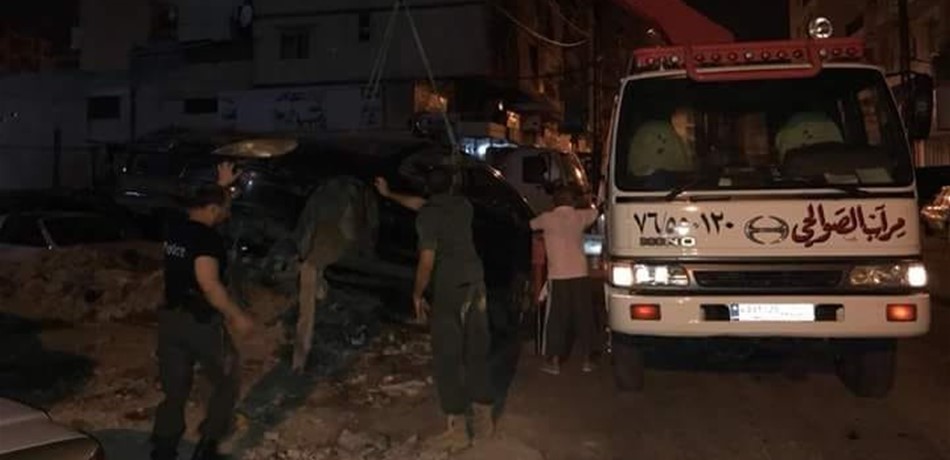 بالصور: بعد الإنذارات.. مصادرة السيارات المهملة في طرابلس!
