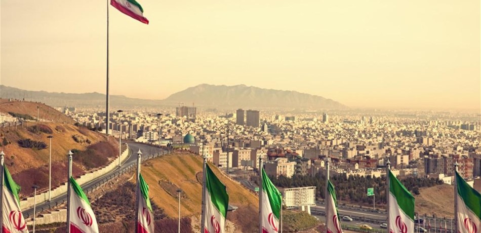أول تأثير للعقوبات.. 100 شركة عالمية تغادر إيران