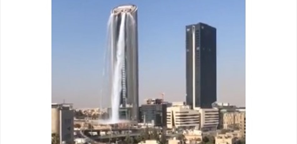 ما حقيقة انهيار جدار مسبح على سطح فندق في الاردن؟