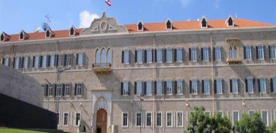 جبهة معارضة لحكومة "أكثرية".. وبرّي يساعد الحريري على الحلحلة