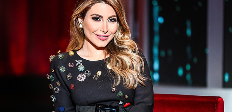 بالفيديو.. يارا تلعب كرة القدم مع "البرشلوني"