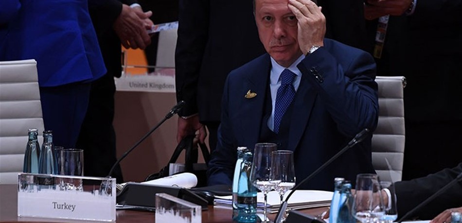 أردوغان يهدد التجار الأتراك إذا استمروا في شراء الدولار