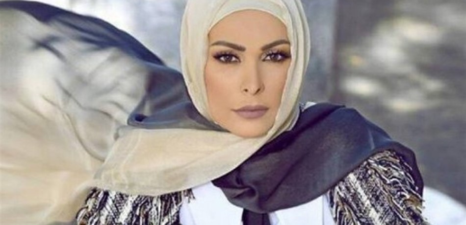 بالفيديو.. هذا موقف أمل حجازي من نزع حلا شيحا للحجاب
