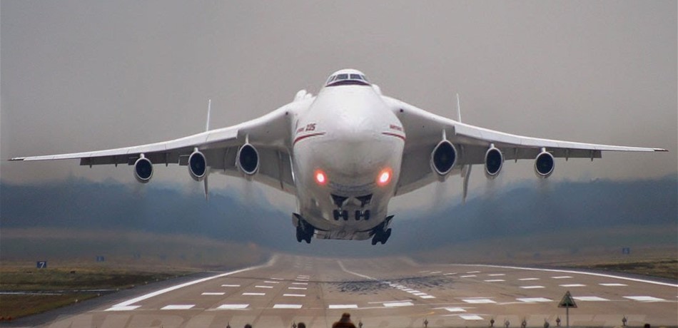 انفجرت أكياس الكوكايين المهرّبة في بطنها.. ماذا حصل على متن الطائرة؟