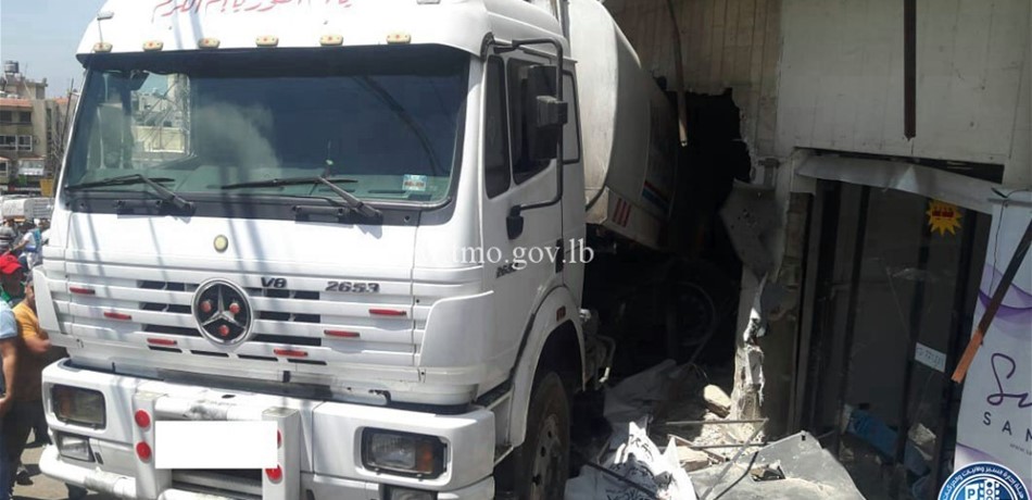 بالصور: حادث مروّع على طريق المنصورية - المكلّس.. وسقوط 3 جرحى