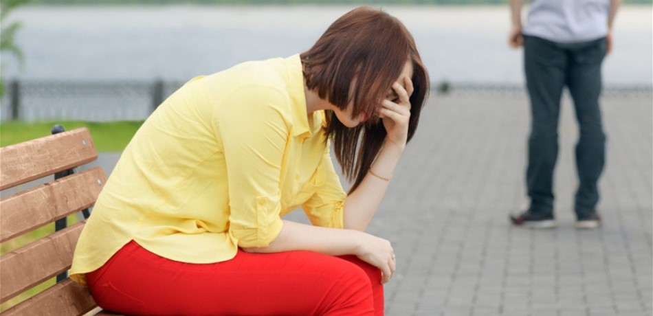 إذا هدّدك حبيبكِ السابق بمنعكِ من الزواج برجل غيره.. كيف تتصرفين؟