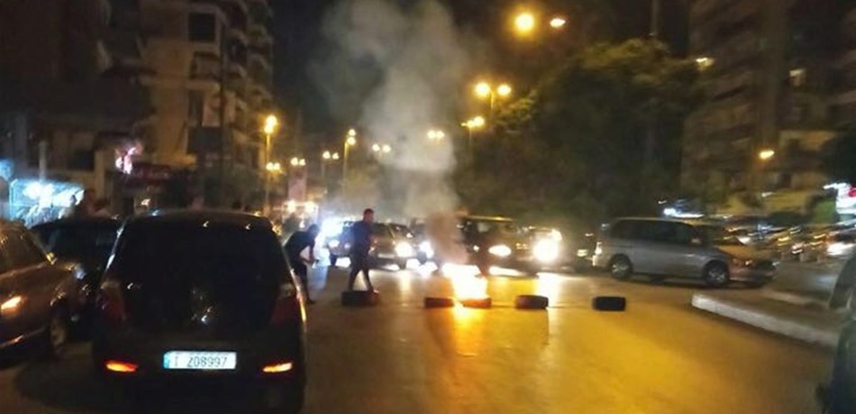 بالصور.. مناصرو "المستقبل" يقطعون طرقات طرابلس احتجاجا على كلام زهران