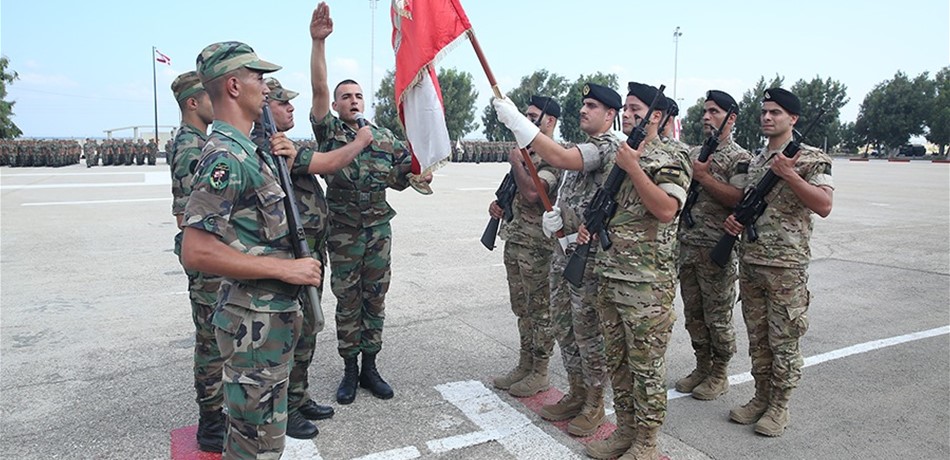 حفل تقديم جنود ومجندين ممددة خدماتهم إلى العلم