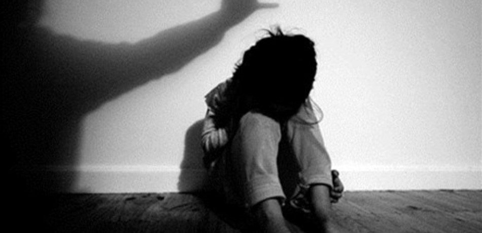 ليست قصة خيالية... إبنة الـ 10 سنوات ضحية والدها السفاح!