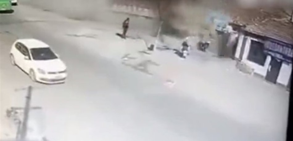 فيديو مرعب.. شاحنة بسرعة "جنونية" تجتاح عدداً من المنازل!