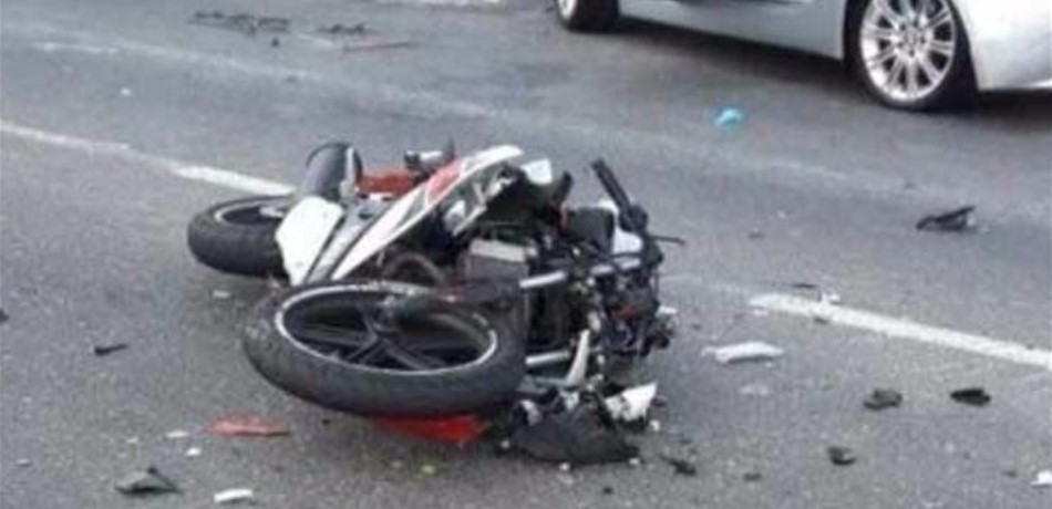 إصابة شاب بجروح بالغة نتيجة انقلاب دراجته