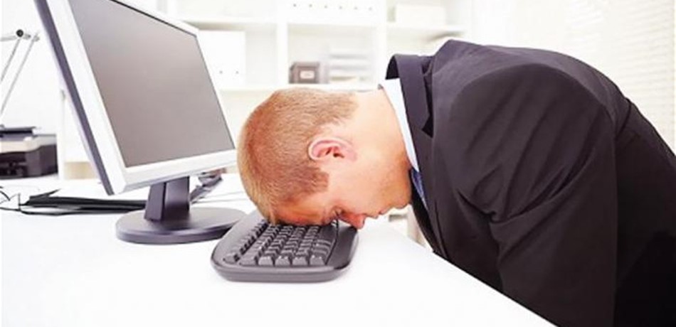 8 عادات خاطئة تسبب الصداع..