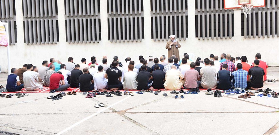 بالصور: صلاة عيد الأضحى في سجن رومية 