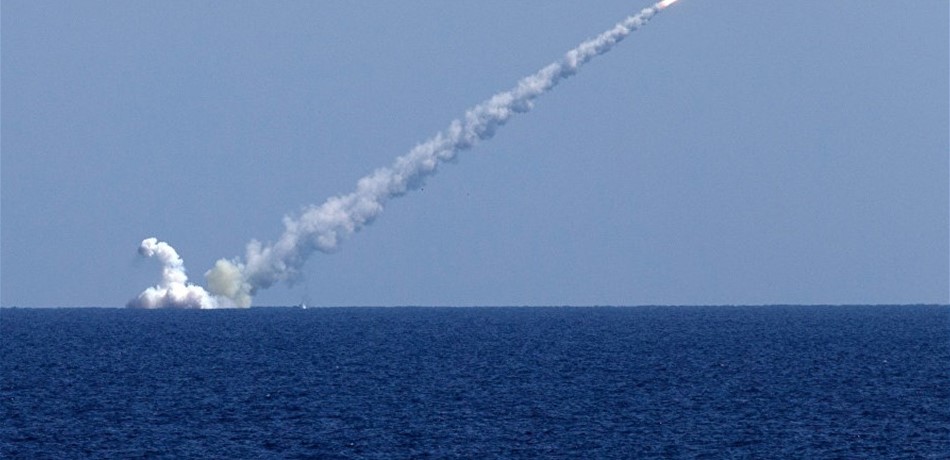الدفاع الروسية: قصف مواقع الارهابيين في سوريا بـ100 صاروخ "كاليبر"